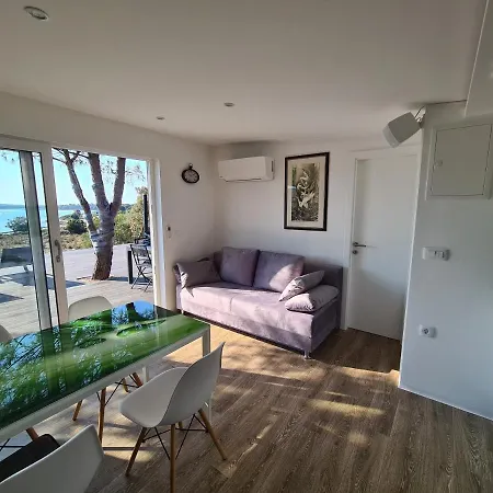 Das Ist Walter House, New 2020! Campsite Osor